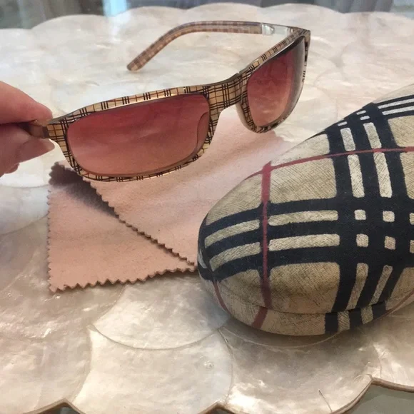 BURBERRY Authentic Unisex Sunglass Frames - PLUS Case & Cleaning Cloth! - Picture 11 of 14